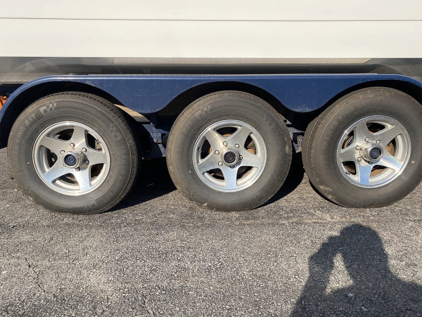 Dirty trailer wheels and tyres